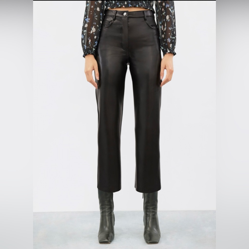 SOLD OUT- ARITZIA Melina Cropped Pant in Black; Excellent condition